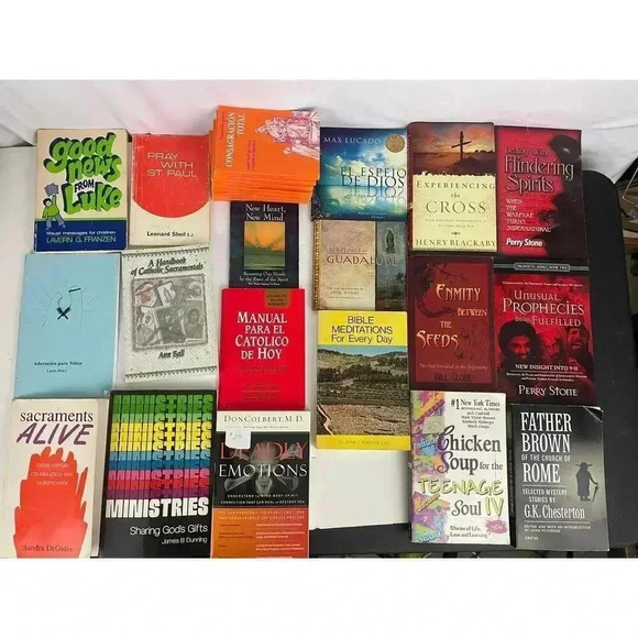 Lot of 30 Spiritual Religious Catholic Books Pamphlet English Spanish Mixed - Picture 1 of 8